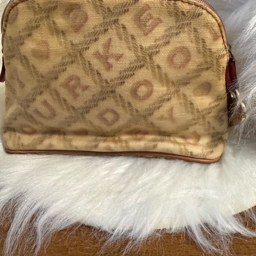 Dooney & Bourke Pouch 📦💌🎄 - Picture 4 of 6